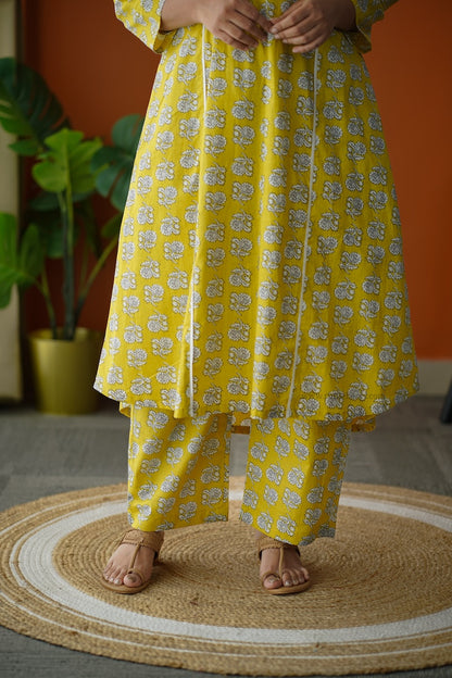 Ammayi Yellow motif A-line co-ord set