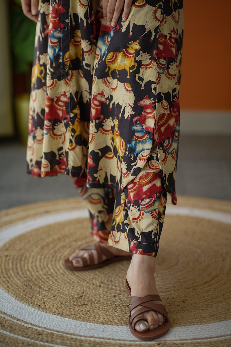 ammayi desi black co-ord set